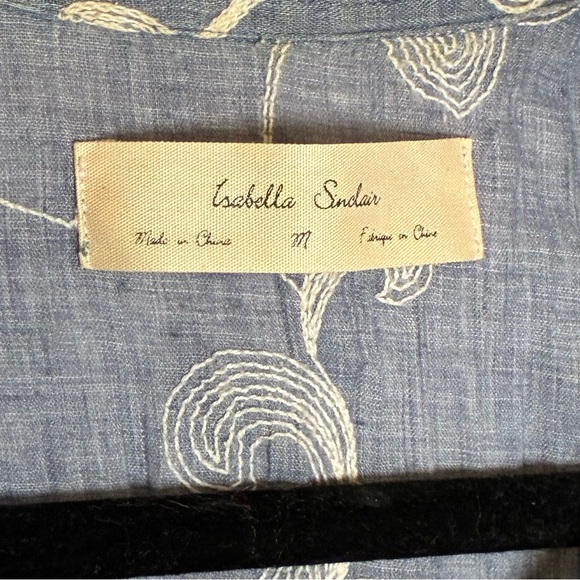 GUC Isabella Sinclair Floral Sleeveless Blue Tunic Top size Medium - Picture 3 of 4